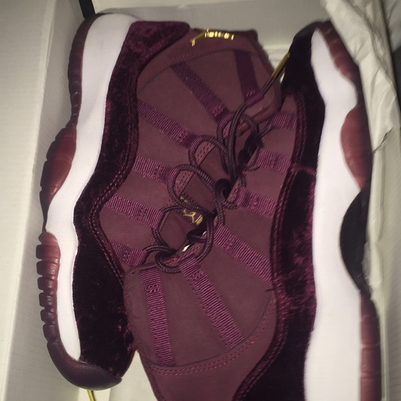 Red Velvet Heiress Jordan’s SIZE 4Y woman’s small - Picture 1 of 2